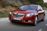 Opel Insignia 2.0 Turbo 220 CV Gama Insignia Turismo Rojo Manzana Exterior Frontal-Lateral 4 puertas