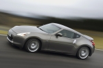 Nissan 370Z V6 3.7 328 CV (2009) Gama 370Z (2009) Coup&eacute; Titanium Grey Exterior Cenital-Frontal-Lateral 3 puertas