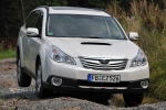 Subaru Outback 2.0D Gama Outback Turismo familiar Satin White Pearl Exterior Lateral-Frontal 5 puertas
