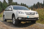 Subaru Outback 2.0D Gama Outback Turismo familiar Satin White Pearl Exterior Lateral-Frontal 5 puertas
