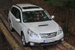Subaru Outback 2.0D Gama Outback Turismo familiar Satin White Pearl Exterior Lateral-Frontal-Cenital 5 puertas
