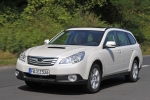 Subaru Outback 2.0D Gama Outback Turismo familiar Satin White Pearl Exterior Frontal-Lateral 5 puertas