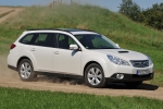 Subaru Outback 2.0D Gama Outback Turismo familiar Satin White Pearl Exterior Lateral-Frontal 5 puertas