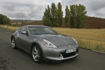 Nissan 370Z V6 3.7 328 CV (2009) Gama 370Z (2009) Coup&eacute; Blade Silver Exterior Frontal-Lateral 3 puertas