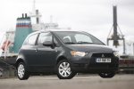 Mitsubishi Colt 1.1 ClearTec 75CV Invite Turismo Gris Smoked Exterior Lateral-Frontal 3 puertas