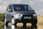 Mitsubishi Colt 1.1 ClearTec 75CV Invite Turismo Gris Smoked Exterior Lateral-Frontal 5 puertas