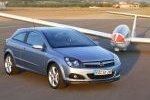 Opel Astra Gama GTC Sport Turismo Plata Mineral Exterior Lateral-Frontal 3 puertas