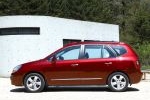KIA Carens Gama Carens (2006) Gama Carens (2006-2011) Monovolumen Scarlet Red (s&oacute;lido) Exterior Lateral 5 puertas