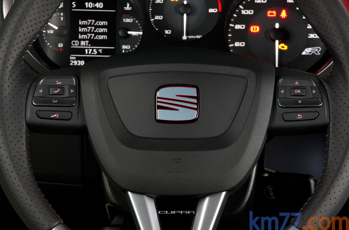 SEAT Le&oacute;n 2.0 TSI 265 CV CUPRA R CUPRA R Turismo Interior Volante 5 puertas