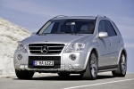Mercedes-Benz Clase M ML 63 AMG (2008) AMG Todo terreno Plata Iridio Exterior Frontal-Lateral 5 puertas