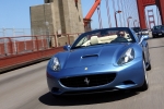 Ferrari California V8 460 CV (2009) Gama California Descapotable Azul Mirabeau Exterior Frontal-Lateral 2 puertas