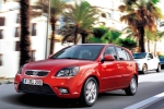 KIA Rio Gama Rio Gama Rio Turismo Tropical Red Exterior Frontal-Lateral 5 puertas