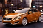 Volvo S60 Gama S60 Summum con &laquo;kit estilo exterior&raquo; Turismo Vibrant Copper Exterior Frontal-Lateral 4 puertas