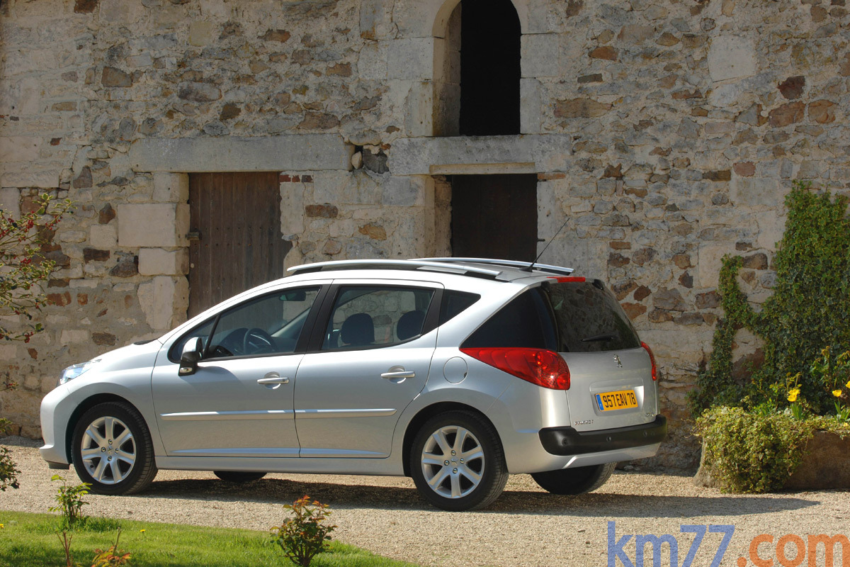 Пежо универсал бу. Peugeot 207 SW. Пежо 207 универсал. Пежо 207 багажник. Пежо универсал 2008.