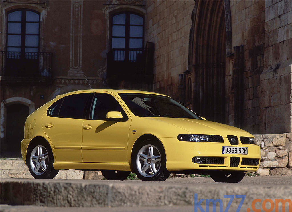 SEAT Le&oacute;n Cupra 4 Cupra 4 Turismo Amarillo Crono Exterior Lateral-Frontal 5 puertas