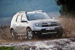 Dacia Duster dCi 110 CV 4x4 Laureate con Pack Look Todo terreno Gris Platino Exterior Lateral-Frontal 5 puertas
