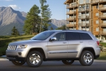 Jeep Grand Cherokee Gama Grand Cherokee Gama Grand Cherokee Todo terreno Bright Silver Metallic Exterior Frontal-Lateral 5 puertas