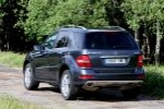 Mercedes-Benz Clase M ML 300 CDI BlueEFFICIENCY  Gama Clase M Todo terreno Azul Tanzanita Metalizado Exterior Lateral-Posterior 5 puertas