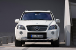 Mercedes-Benz Clase M ML 63 AMG (2010) AMG Todo terreno Blanco Diamante Metalizado Exterior Frontal 5 puertas
