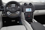 Mercedes-Benz Clase M ML 63 AMG (2008) AMG Todo terreno Interior Salpicadero 5 puertas