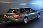 BMW Serie 5 520d Touring Gama Serie 5 Touring Turismo familiar Kaschmirsilber Metalizado Exterior Posterior-Lateral 5 puertas