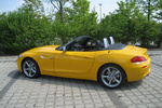 BMW Z4 Gama Z4 Paquete Design Pure Impulse Descapotable Atacama Gelb Exterior Posterior-Lateral 2 puertas