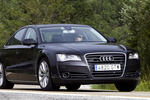 Audi A8 4.2 TDI quattro tiptronic 351 CV Gama A8 Turismo Negro phantom efecto perla Exterior Frontal-Lateral 4 puertas