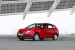 SEAT Ibiza ST 1.2 TDI CR 75 CV ECOMOTIVE Reference Turismo familiar Rojo Emoci&oacute;n Exterior Frontal-Lateral 5 puertas