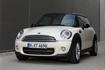 MINI MINI MINI Cooper D MINI Cooper D Turismo Pepper White Exterior Frontal-Lateral 3 puertas