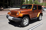 Jeep Wrangler Gama Wrangler (Modelo EE.UU.) Sahara (Modelo EE.UU.) Todo terreno Mango Tango Pearl Coat Exterior Frontal-Lateral 3 puertas