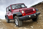Jeep Wrangler Gama Wrangler Unnlimited (Modelo EE.UU.) Unlimited Rubicon (Modelo EE.UU.)  Todo terreno Deep Cherry Red Exterior Lateral-Frontal 5 puertas