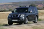 Nissan Pathfinder 2.5 dCi 190 CV LE Todo terreno Gris Silex Exterior Frontal-Lateral 5 puertas