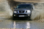 Nissan Pathfinder 2.5 dCi 190 CV LE Todo terreno Gris Silex Exterior Frontal 5 puertas
