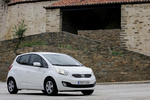 KIA Venga 1.4 CRDi WGT 90 CV Drive Monovolumen Solid White Exterior Lateral-Frontal 5 puertas
