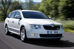 Skoda Superb Combi 1.6 TDI 105 CV DPF GreenLine GreenLine Turismo familiar Blanco Exterior Lateral-Frontal 5 puertas