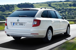 Skoda Superb Combi 1.6 TDI 105 CV DPF GreenLine GreenLine Turismo familiar Blanco Exterior Posterior-Lateral 5 puertas