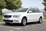 Skoda Superb Combi 1.6 TDI 105 CV DPF GreenLine GreenLine Turismo familiar Blanco Exterior Frontal-Lateral 5 puertas
