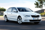 Skoda Superb 1.6 TDI DPF105 CV GreenLine GreenLine Turismo Blanco Candy Exterior Lateral-Frontal 5 puertas