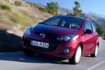 Mazda Mazda2 1.5 102 CV Sportive Turismo Burgundy Red Mica Exterior Frontal-Lateral 3 puertas
