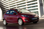 Mazda Mazda2 1.5 102 CV Sportive Turismo Burgundy Red Mica Exterior Frontal-Lateral 3 puertas