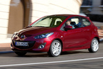 Mazda Mazda2 1.5 102 CV Sportive Turismo Burgundy Red Mica Exterior Frontal-Lateral 3 puertas