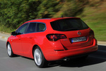 Opel Astra Sports Tourer 1.6 Turbo 180 CV Sport Turismo familiar Rojo Pasi&oacute;n Exterior Posterior-Lateral 5 puertas