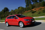 Opel Astra Sports Tourer 1.6 Turbo 180 CV Sport Turismo familiar Rojo Pasi&oacute;n Exterior Lateral-Frontal 5 puertas