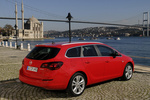 Opel Astra Gama Astra Sports Tourer Gama Astra Sports Tourer Turismo familiar Rojo Pasi&oacute;n Exterior Posterior-Lateral 5 puertas