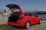 Opel Astra Sports Tourer 1.6 Turbo 180 CV Sport Turismo familiar Rojo Pasi&oacute;n Exterior Posterior-Lateral 5 puertas