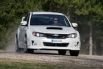 Subaru WRX Sed&aacute;n 2.5 WRX STI 301 CV WRX STI sed&aacute;n Turismo Satin White Pearl Exterior Lateral-Frontal 4 puertas