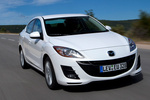 Mazda Mazda3 SportSed&aacute;n 1.6 CRTD 115 CV Sportive Turismo Arctic White Exterior Frontal-Lateral 4 puertas
