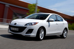 Mazda Mazda3 SportSed&aacute;n 1.6 CRTD 115 CV Sportive Turismo Arctic White Exterior Frontal-Lateral 4 puertas