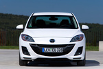 Mazda Mazda3 SportSed&aacute;n 1.6 CRTD 115 CV Sportive Turismo Arctic White Exterior Frontal 4 puertas