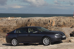 Renault Latitude V6 dCi 241 CV Initiale Turismo Gris Lava Exterior Lateral-Frontal 4 puertas